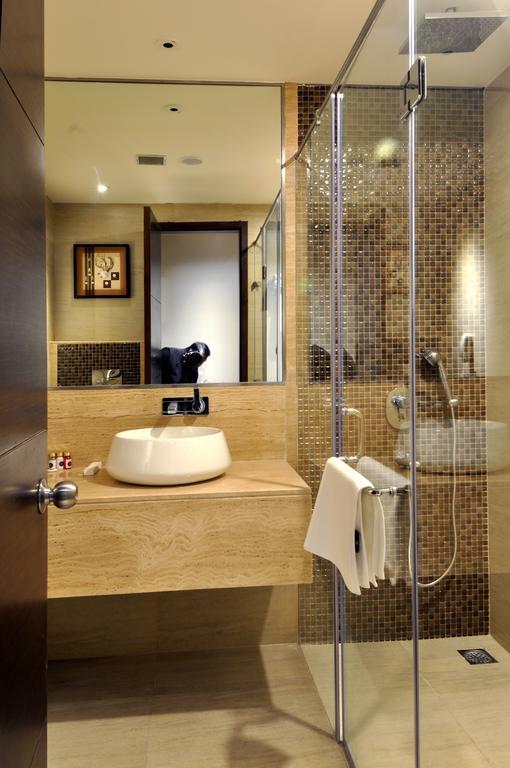 The Cove Hotel Panchkula Habitación foto